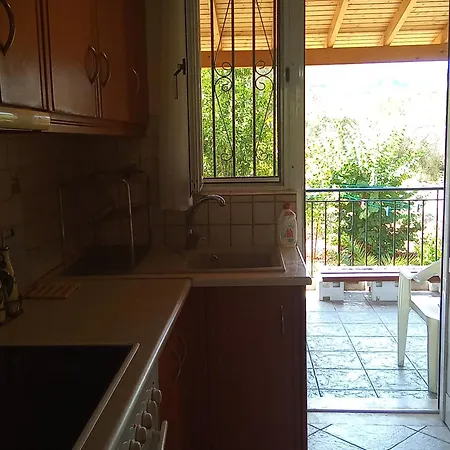 Spiros Maisonette At Vardas