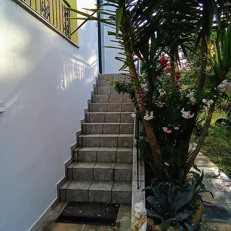 Spiros Maisonette At Vardas